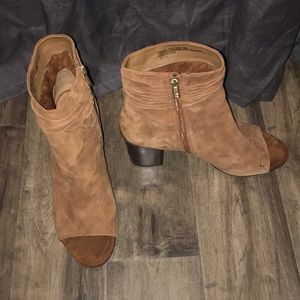 Fall heeled booties
